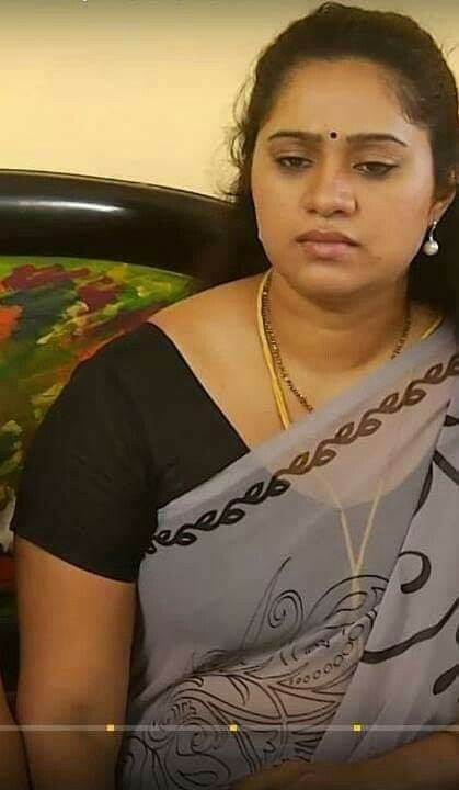 Tamil aunty saree open pic com