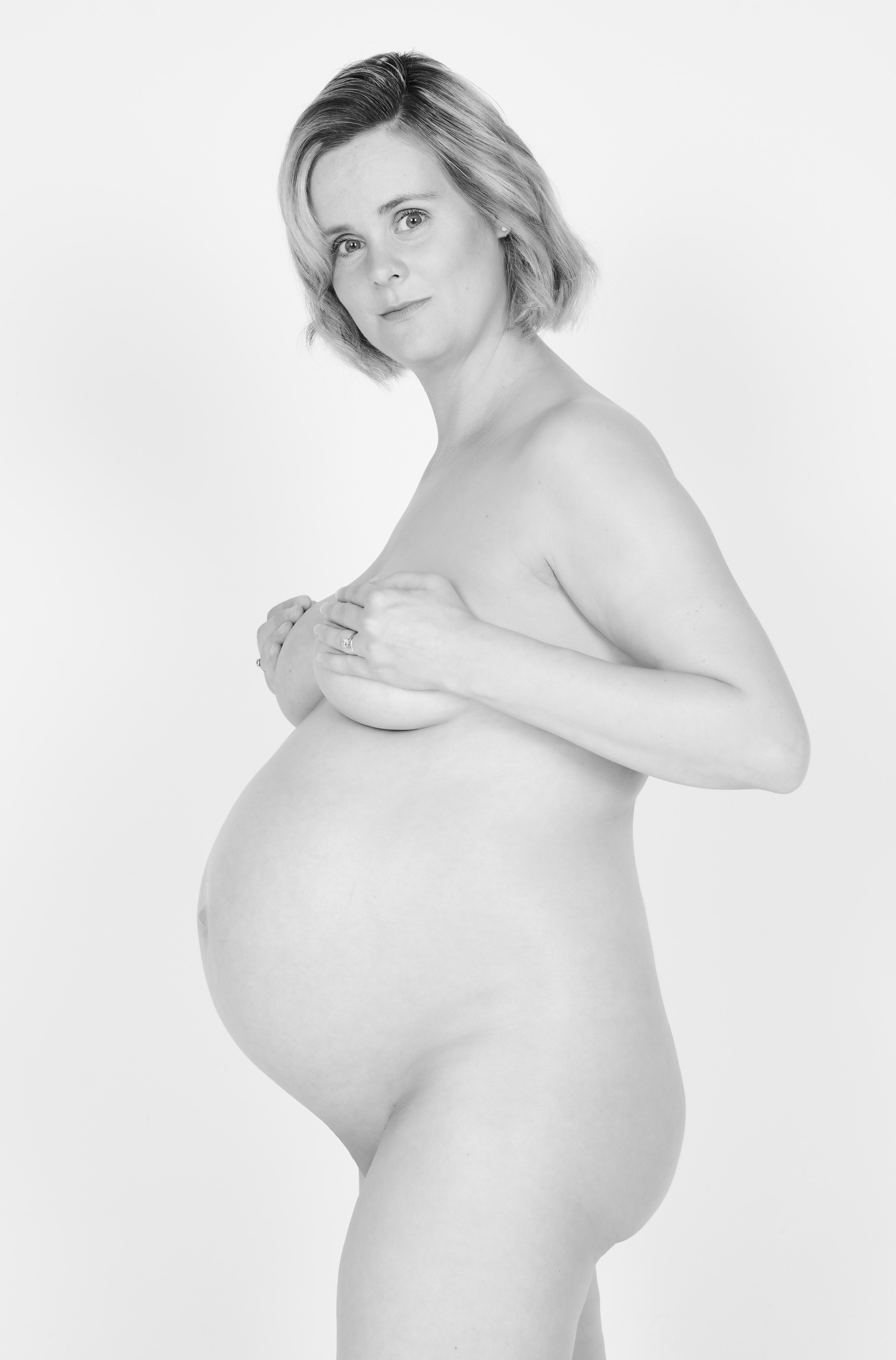 Nude pregnant women art