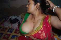 Nude indian aunties in saree