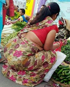 Aunty real saree nude back