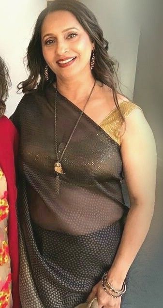 Indian mature aunty saree