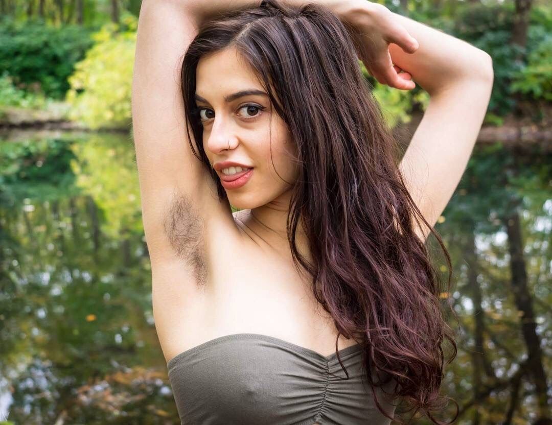 Indian dark hairy armpit pic.