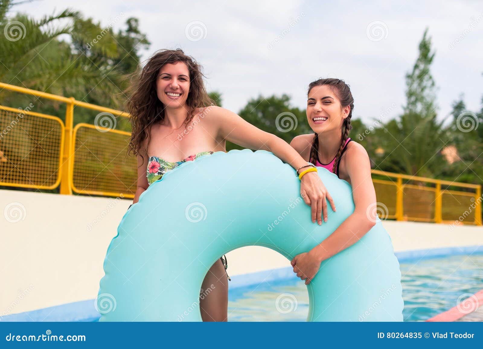 Hot young girls at water park