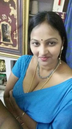 House wife shows breast indian