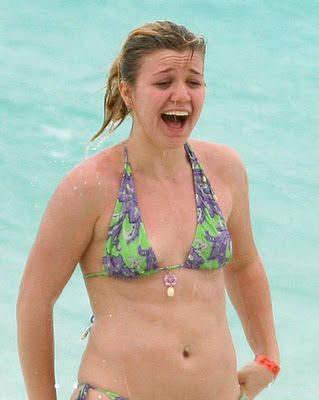 Kelly clarkson tities and naked