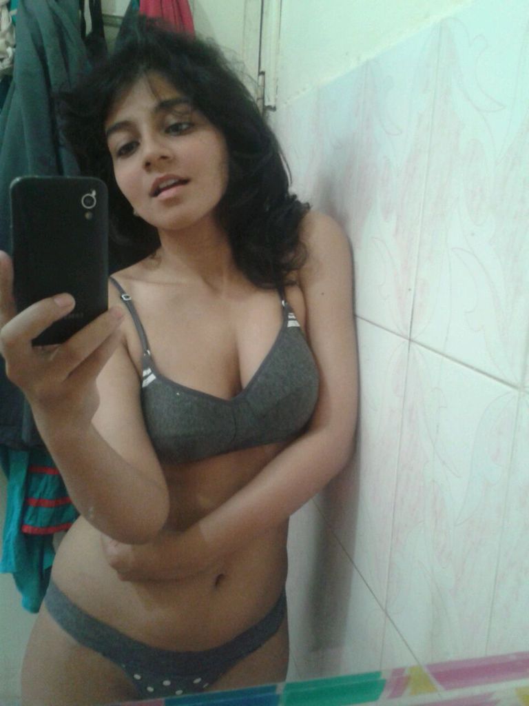 Hot girl nude selfie indian