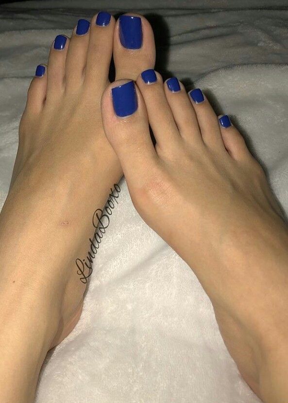 Toenails blue sexy feet