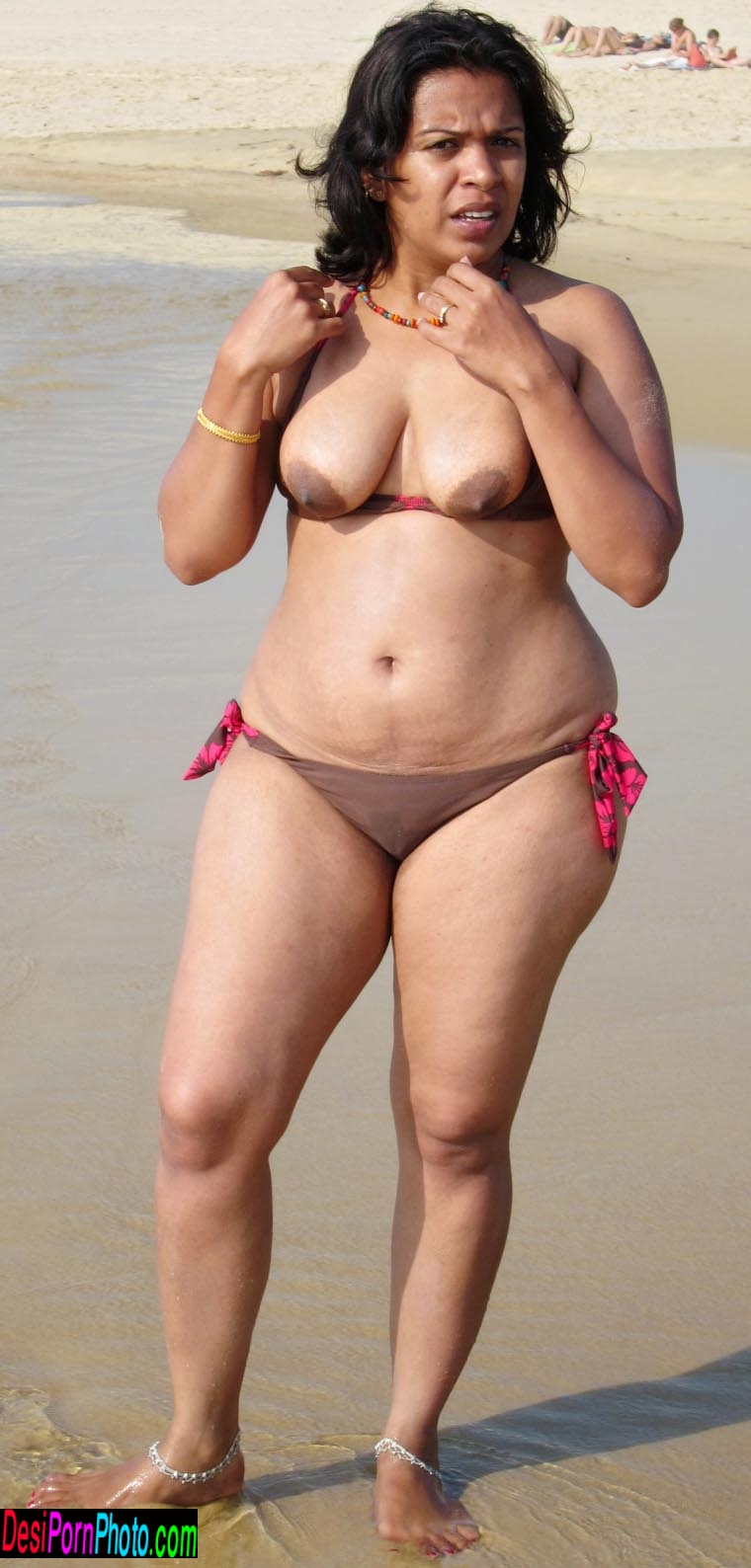 Desi bhabhi nude body in saree