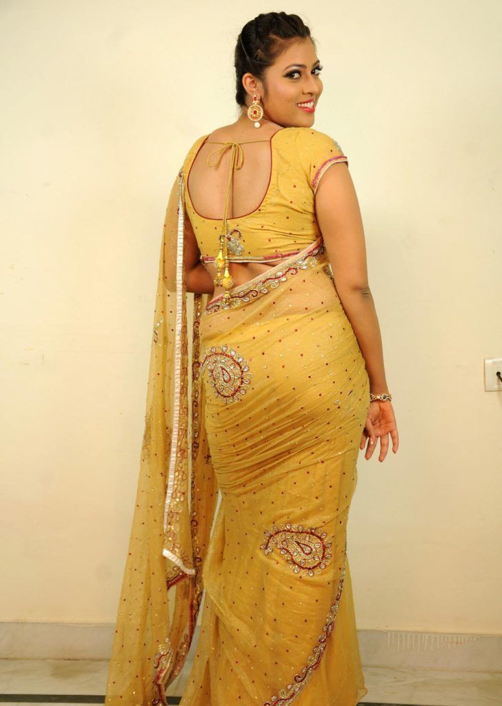 Hot aunty sexy saree back pic