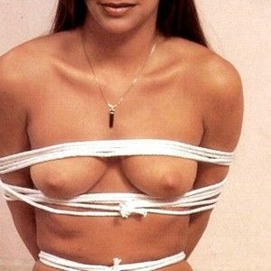 Huge tits cleavage candid