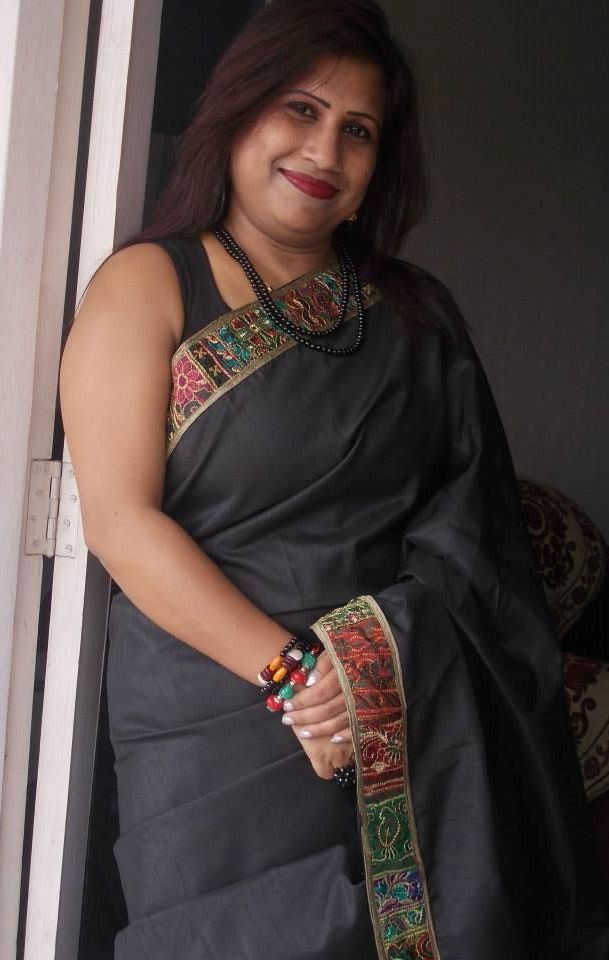 Indian mature aunty saree