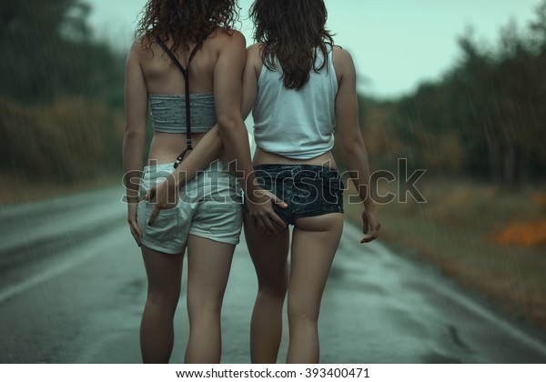 Free pictures of lesbian asses