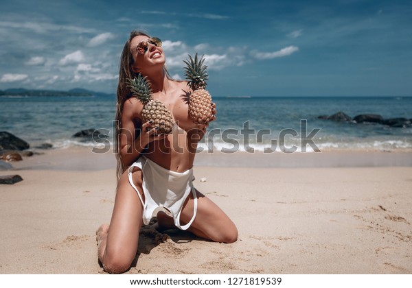 Beautiful beach girls nude