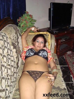 Desi hot bhabhi penty and bra image