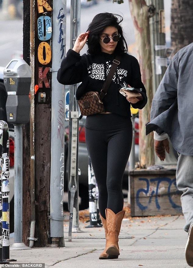 Vanessa hudgens wearing black leggings